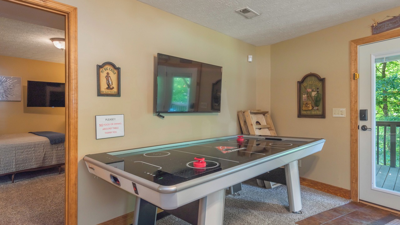 Photo of Bedroom in Flat Hollow Marina