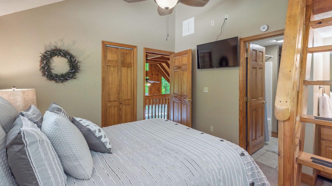 Photo of Bedroom in Flat Hollow Marina