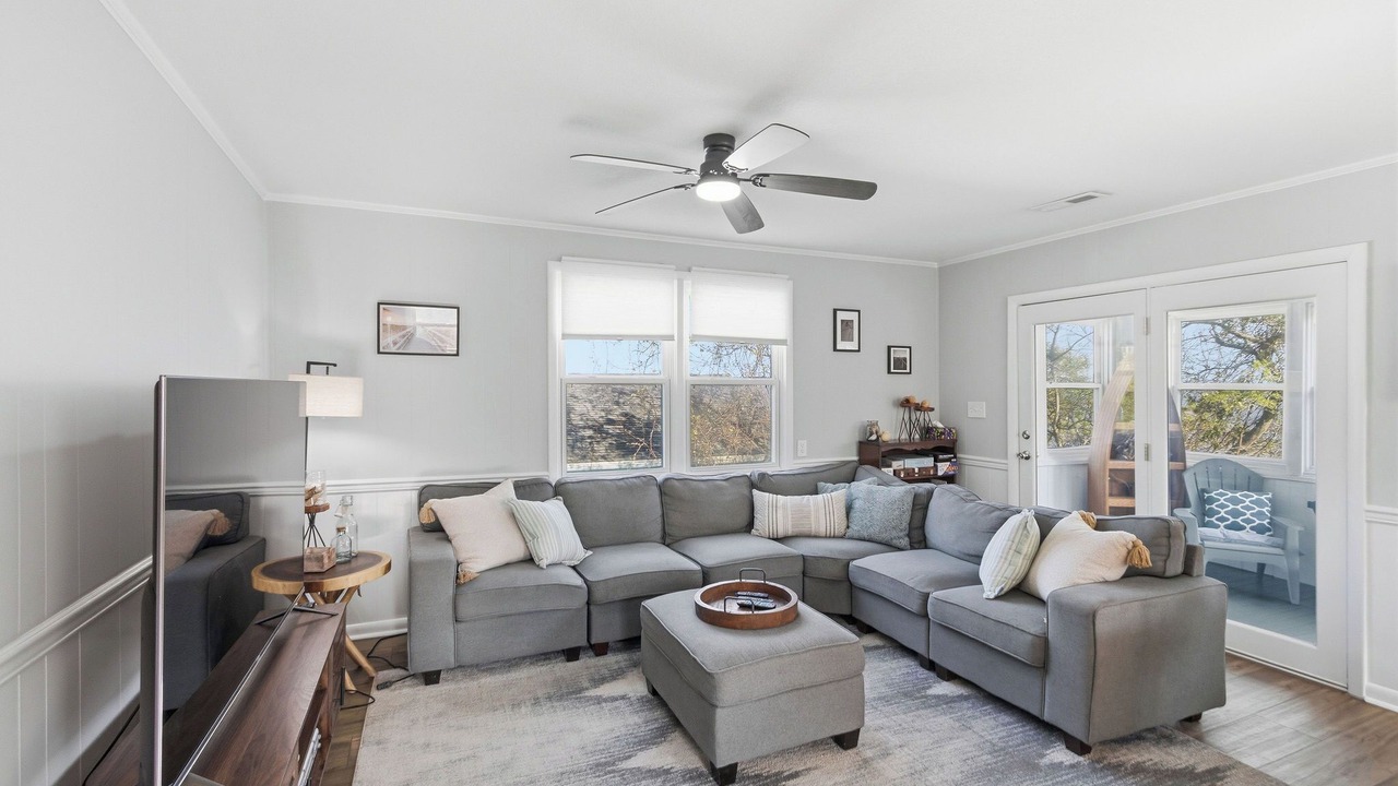 Photo of Livingroom in Colington Harbour