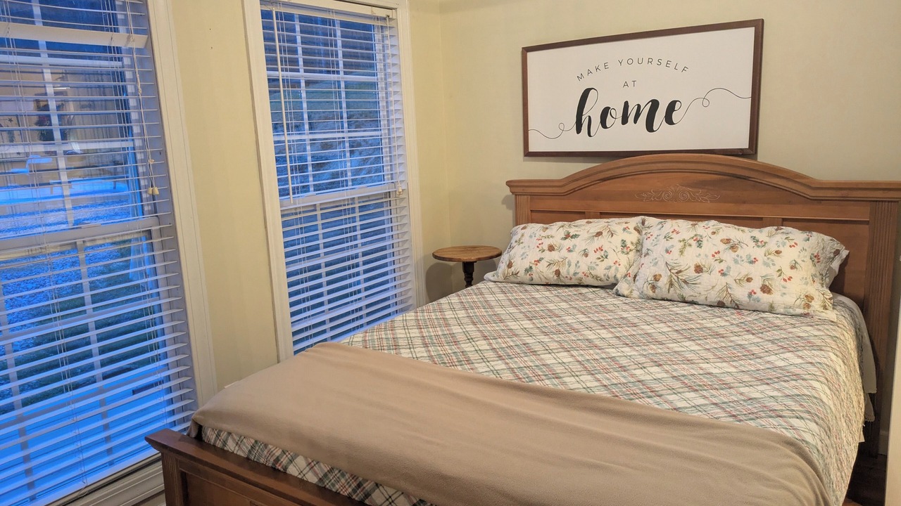 Photo of Bedroom in Fall Rock