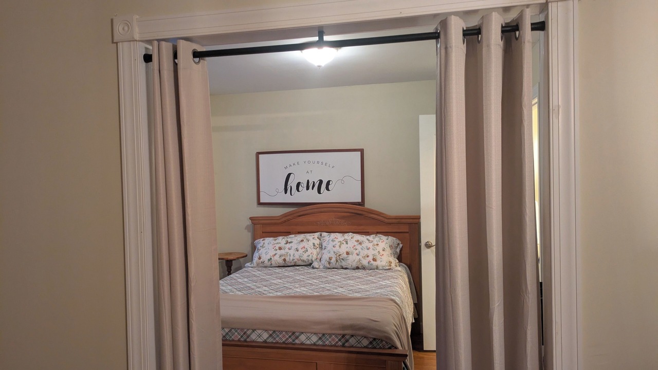 Photo of Bedroom in Fall Rock