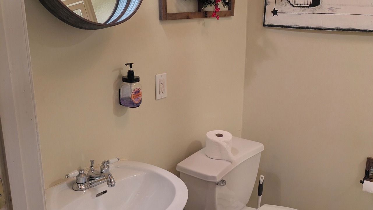 Photo of Bathroom in Fall Rock