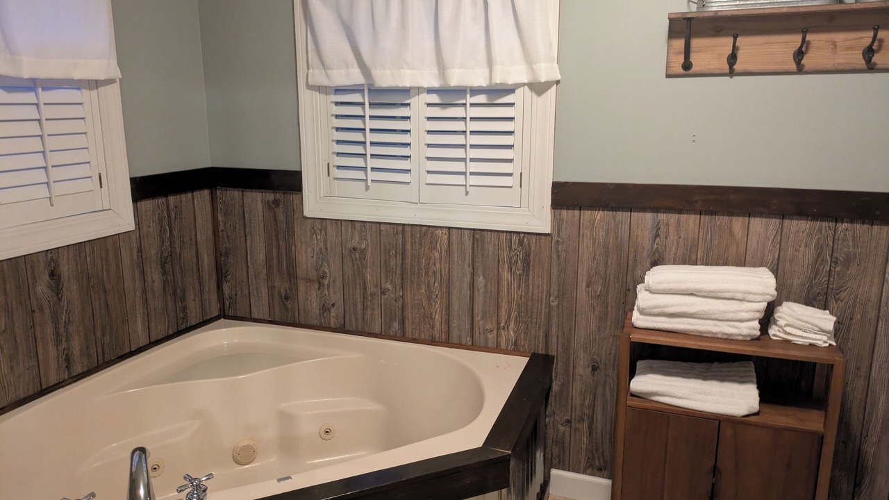 Photo of Bathroom in Fall Rock