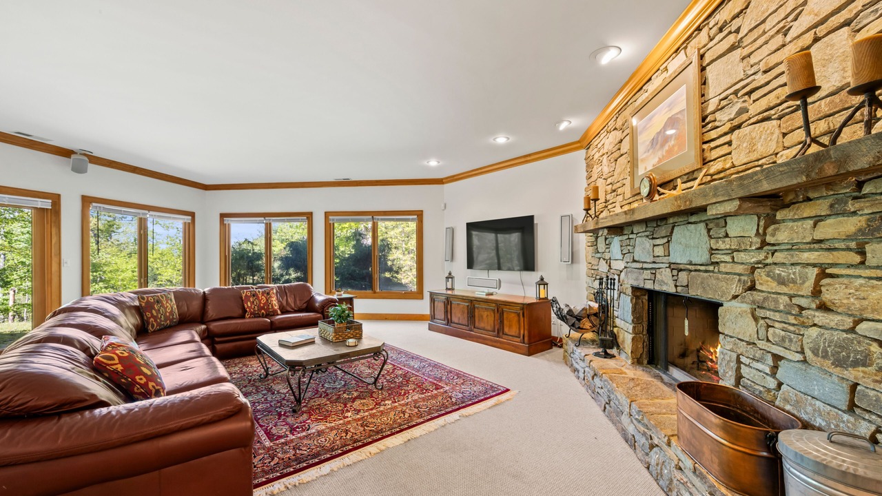 Photo of Livingroom in Cedar Mountain