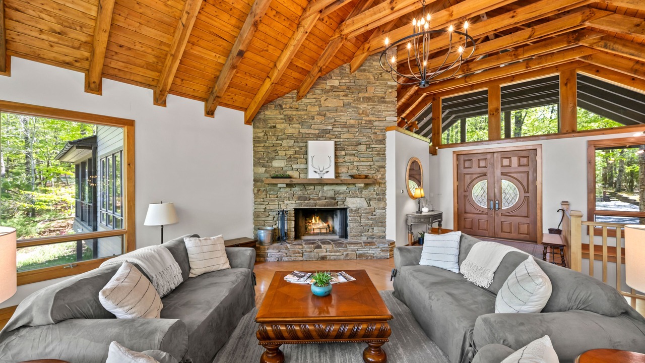 Photo of Livingroom in Cedar Mountain
