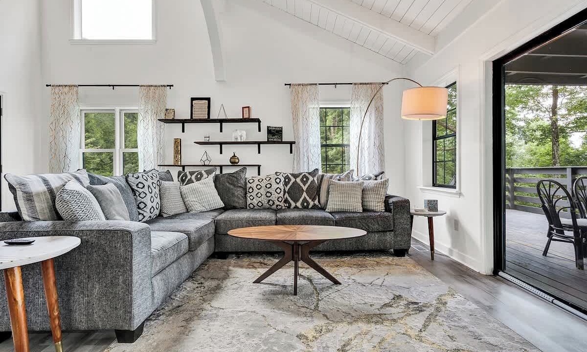 Photo of Livingroom in Sewanee