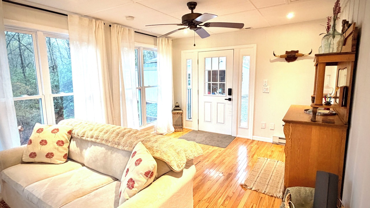 Photo of Livingroom in Mills River