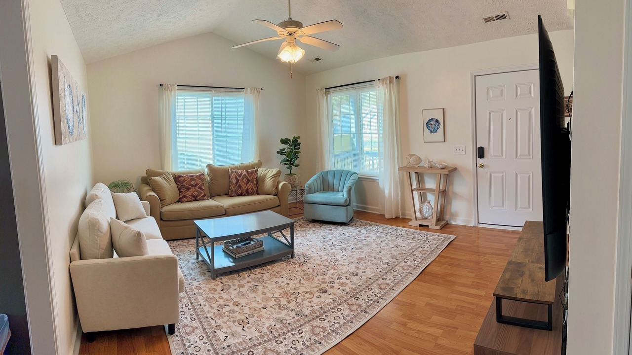 Photo of Livingroom in Tranquil Harbour