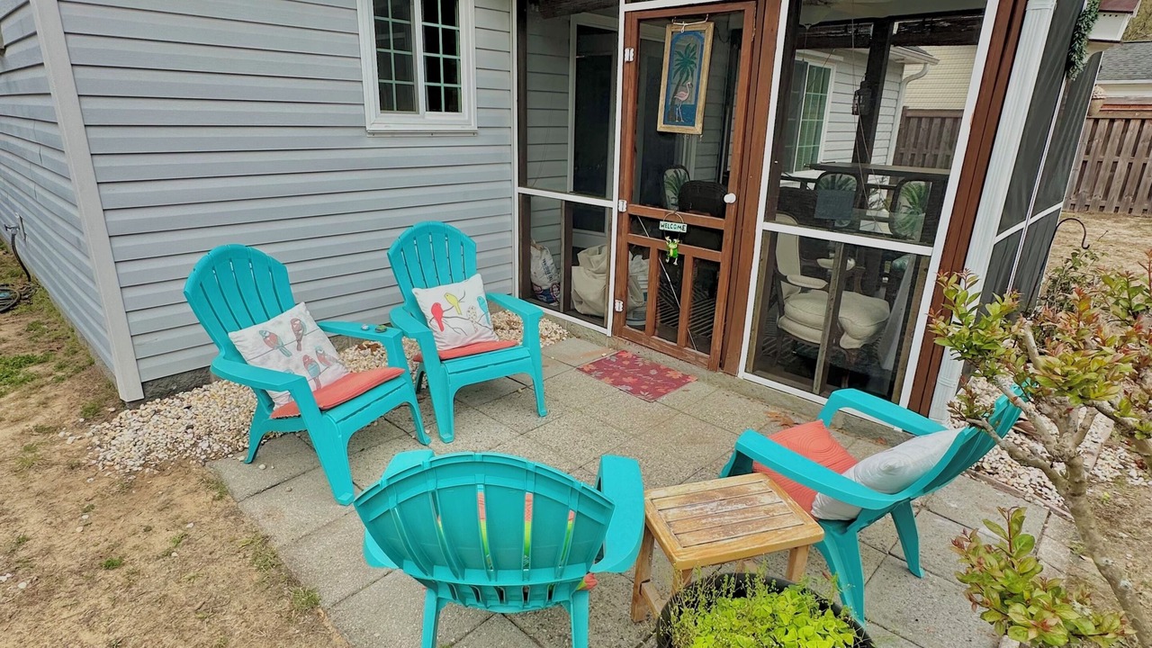 Photo of Patio Balcony in Tranquil Harbour