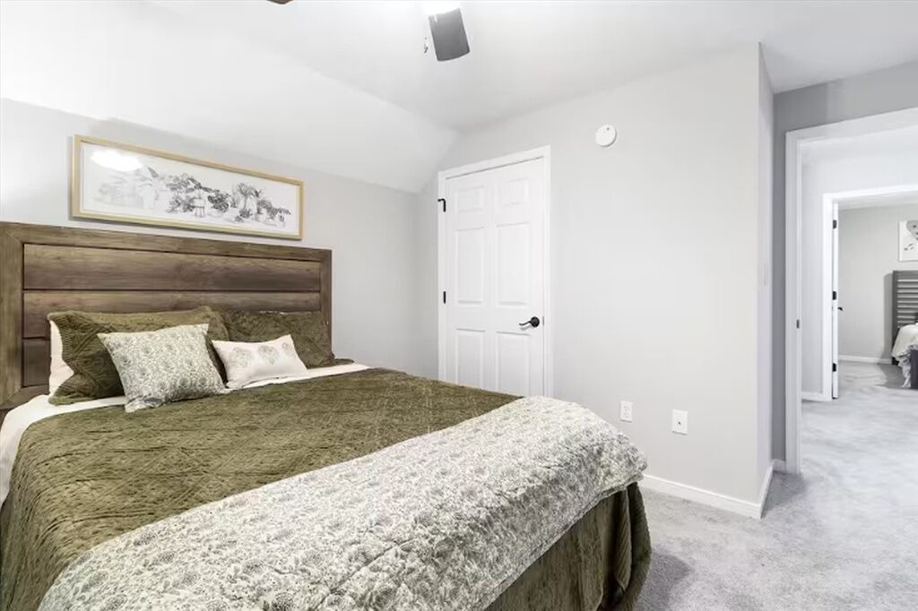 Photo of Bedroom in Colonial Heights