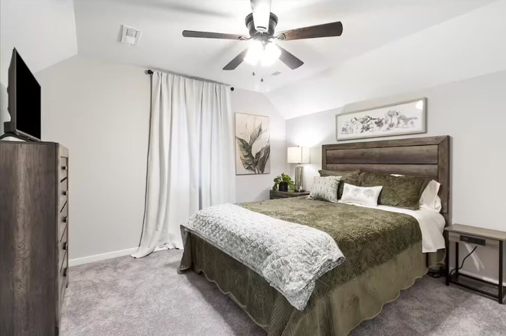 Photo of Bedroom in Colonial Heights