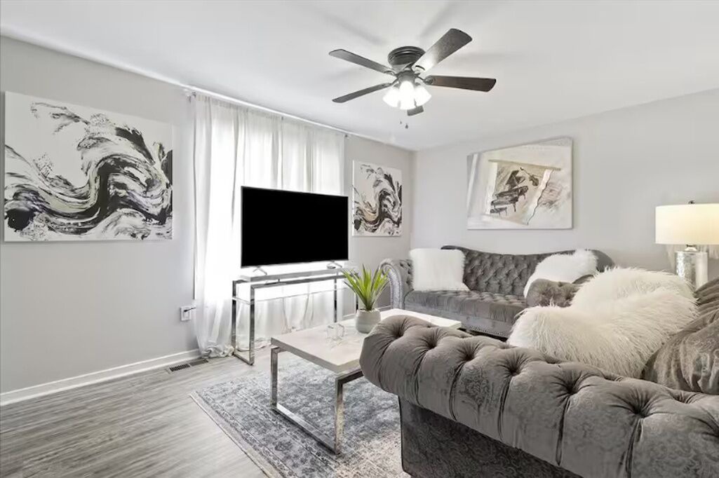 Photo of Livingroom in Colonial Heights