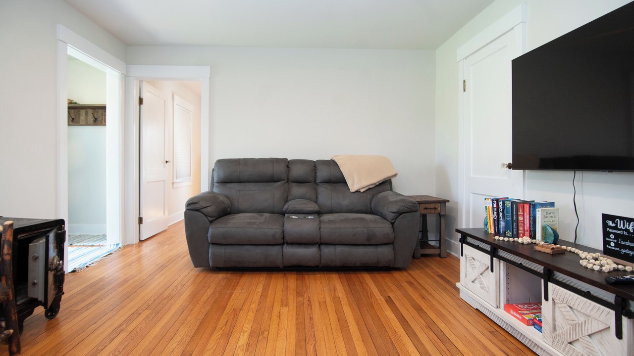 Photo of Livingroom in Burnt Chimney
