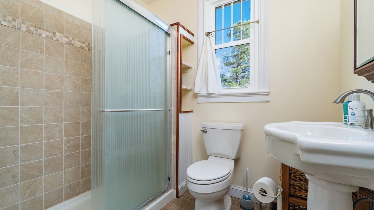 Photo of Bathroom in Oriental