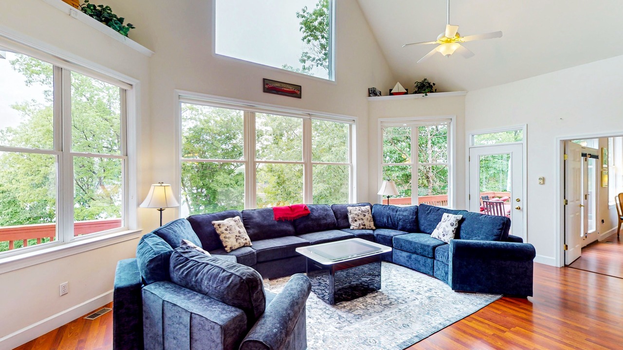 Photo of Livingroom in Goodview
