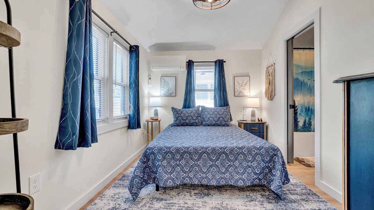 Photo of Bedroom in West Side Historic District