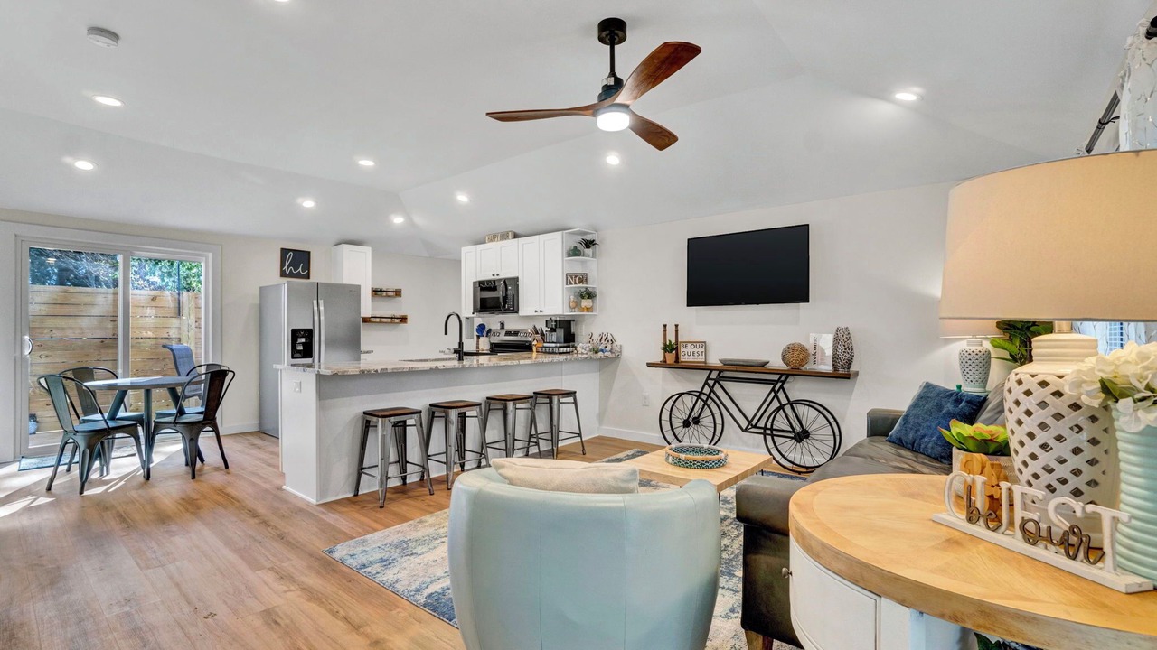 Photo of Livingroom in West Side Historic District
