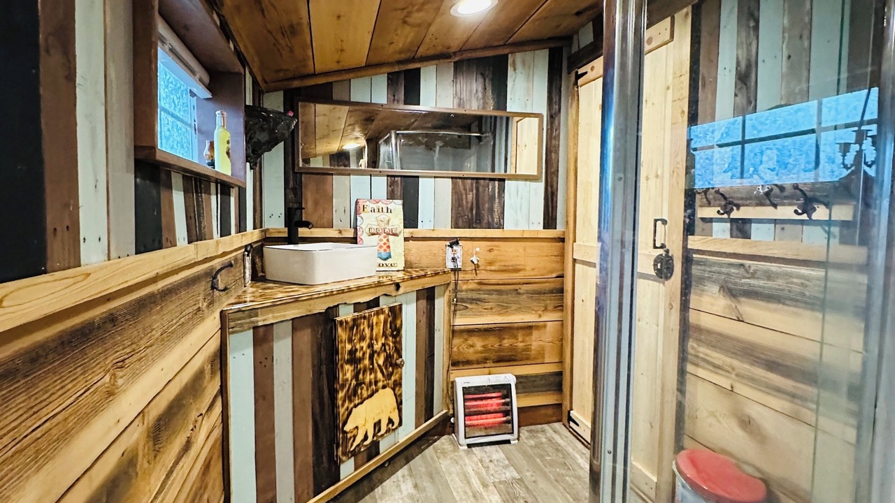 Photo of Bathroom in Byrdstown