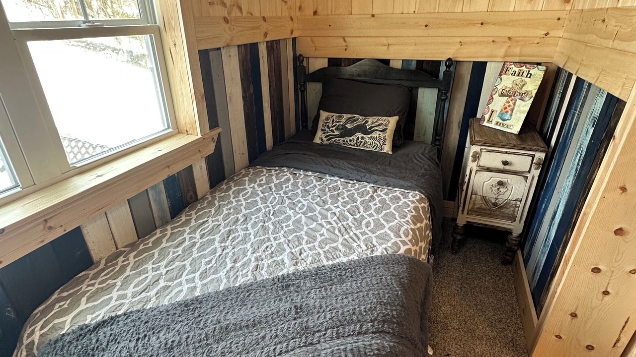 Photo of Bedroom in Byrdstown