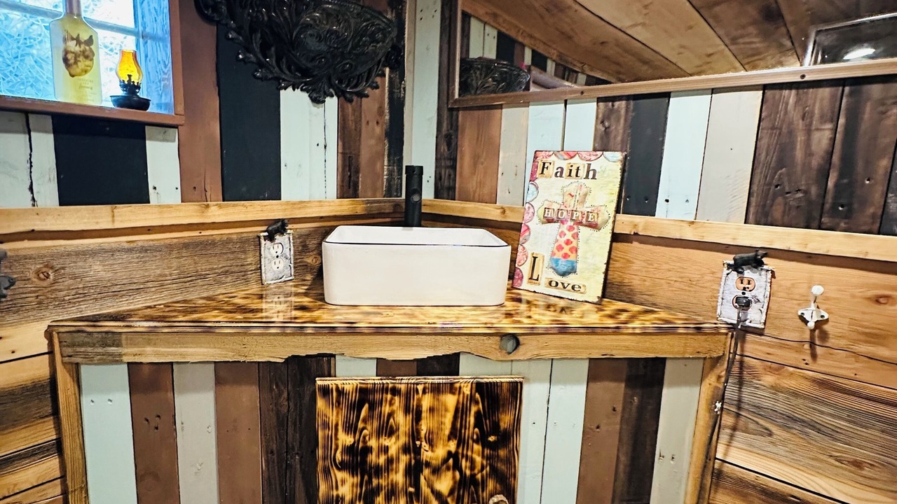 Photo of Bathroom in Byrdstown