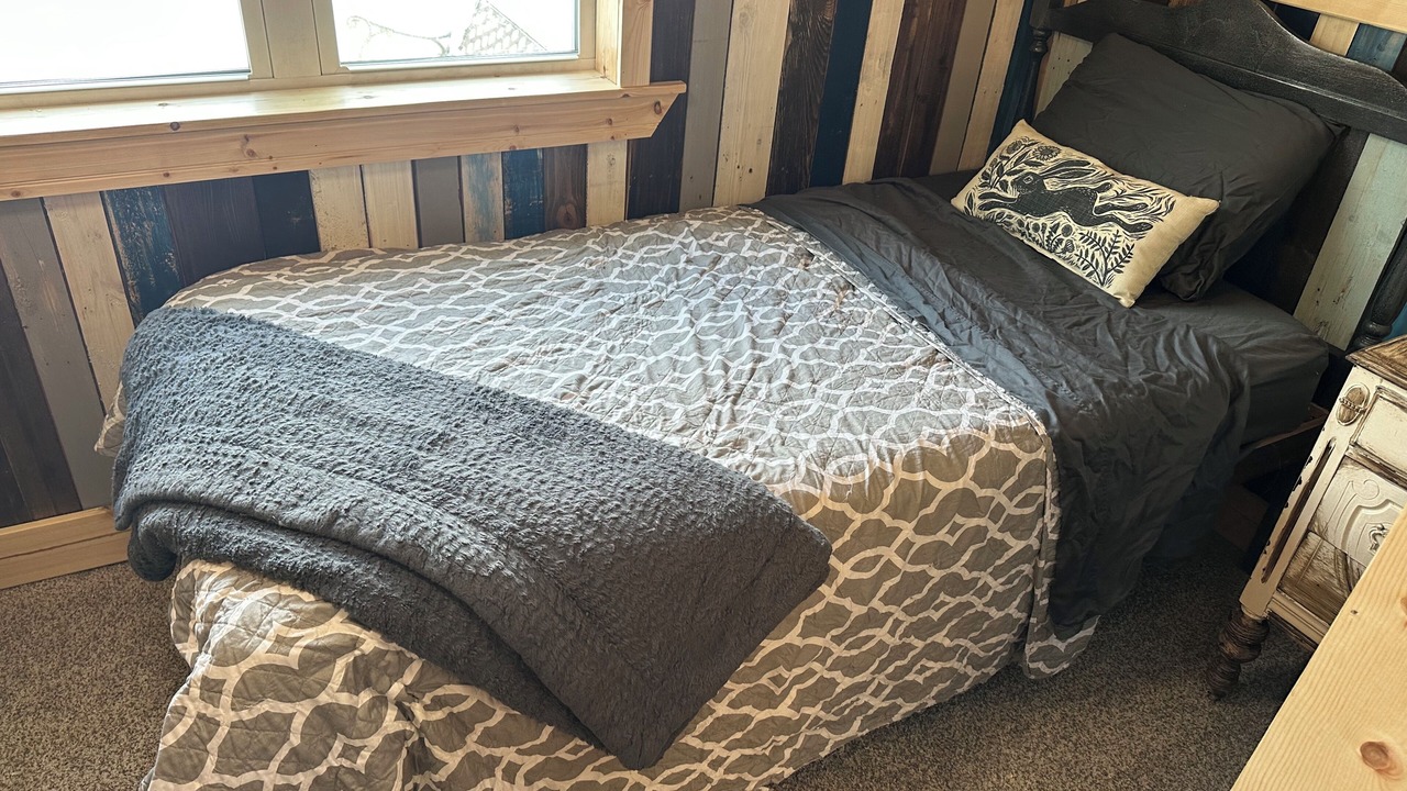 Photo of Bedroom in Byrdstown