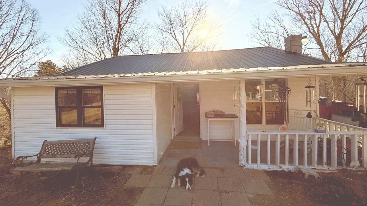 Photo of Patio Balcony in Byrdstown