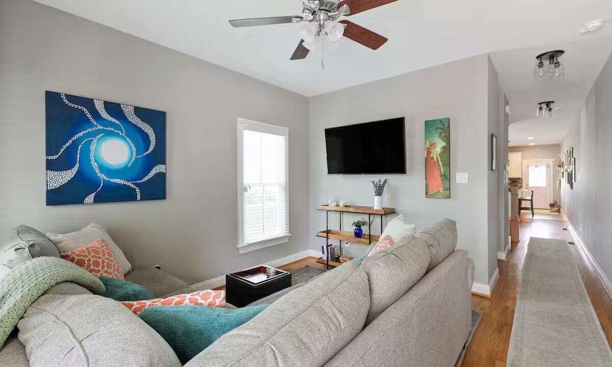 Photo of Livingroom in Church Hill