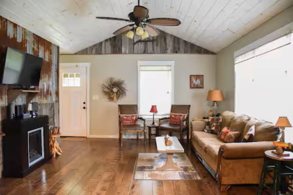 Photo of Livingroom in Maryville