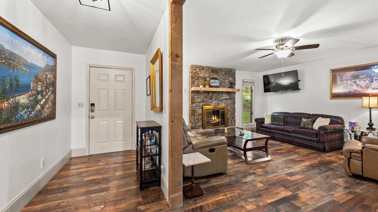 Photo of Livingroom in Royal Pines