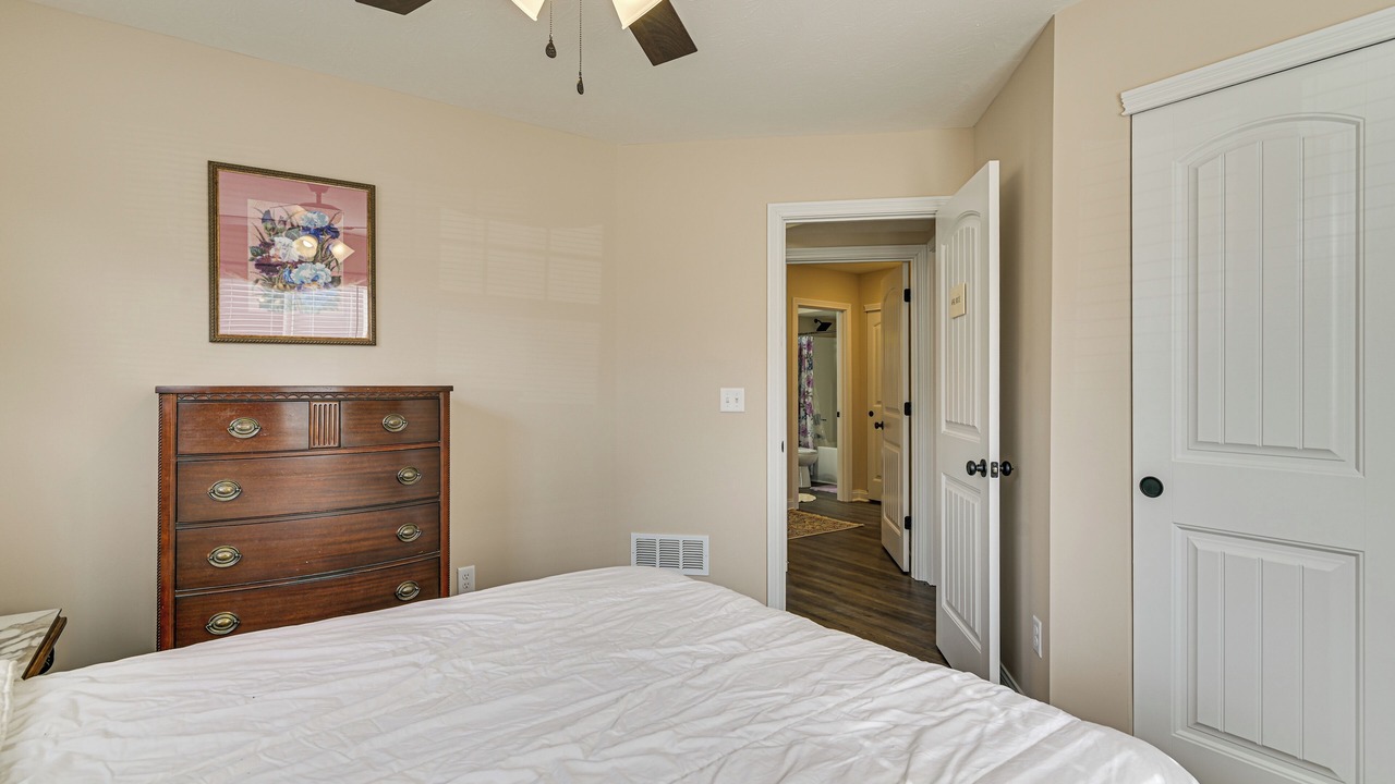 Photo of Bedroom in Crittenden
