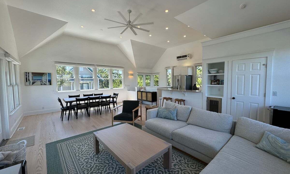 Photo of Livingroom in Flora's Bluff
