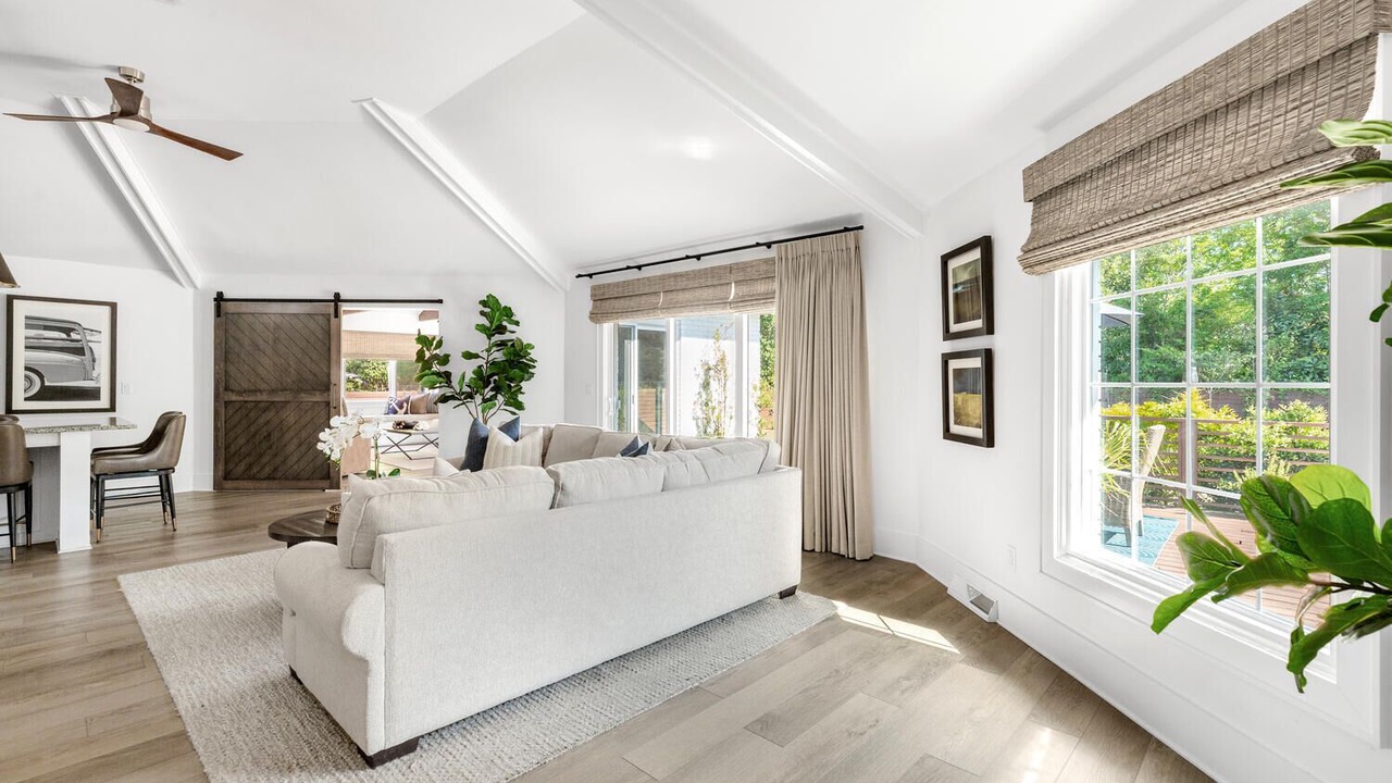 Photo of Livingroom in Eastwood Village