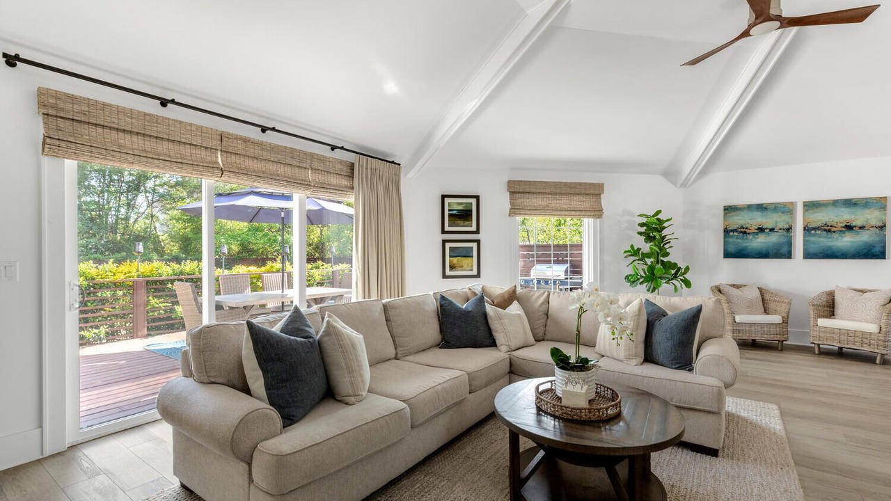 Photo of Livingroom in Eastwood Village