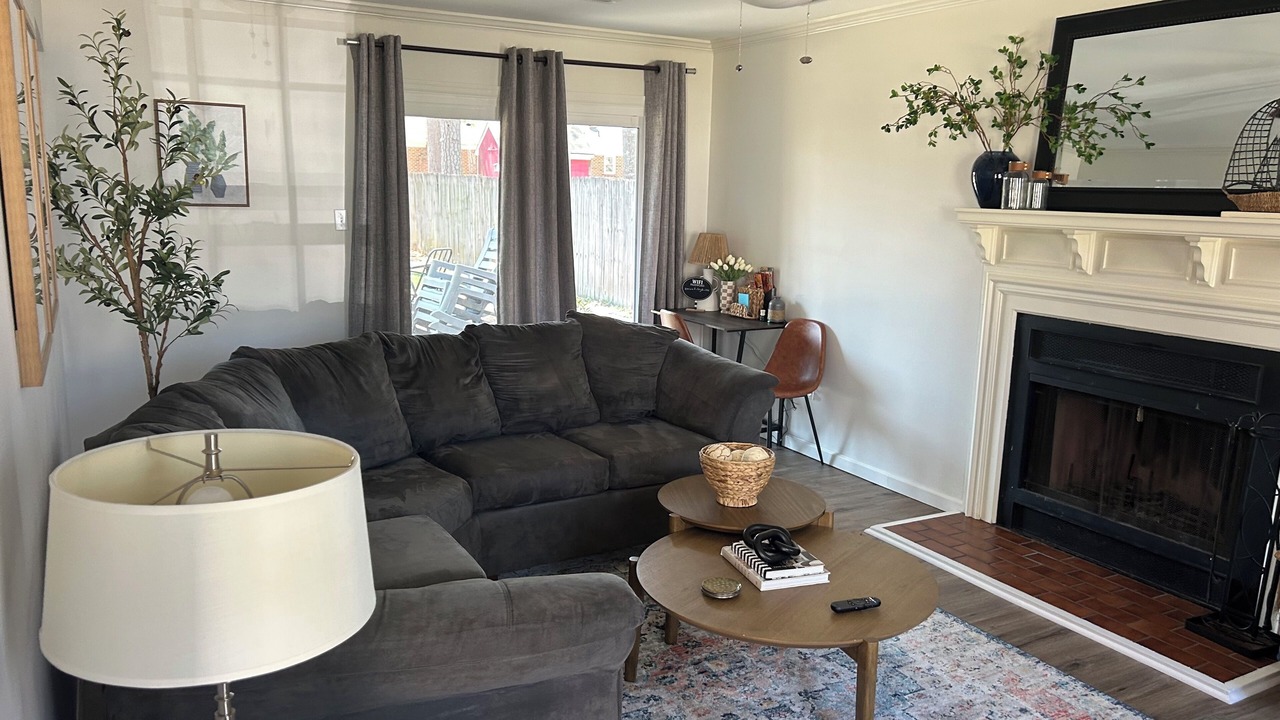 Photo of Livingroom in Central Newport News