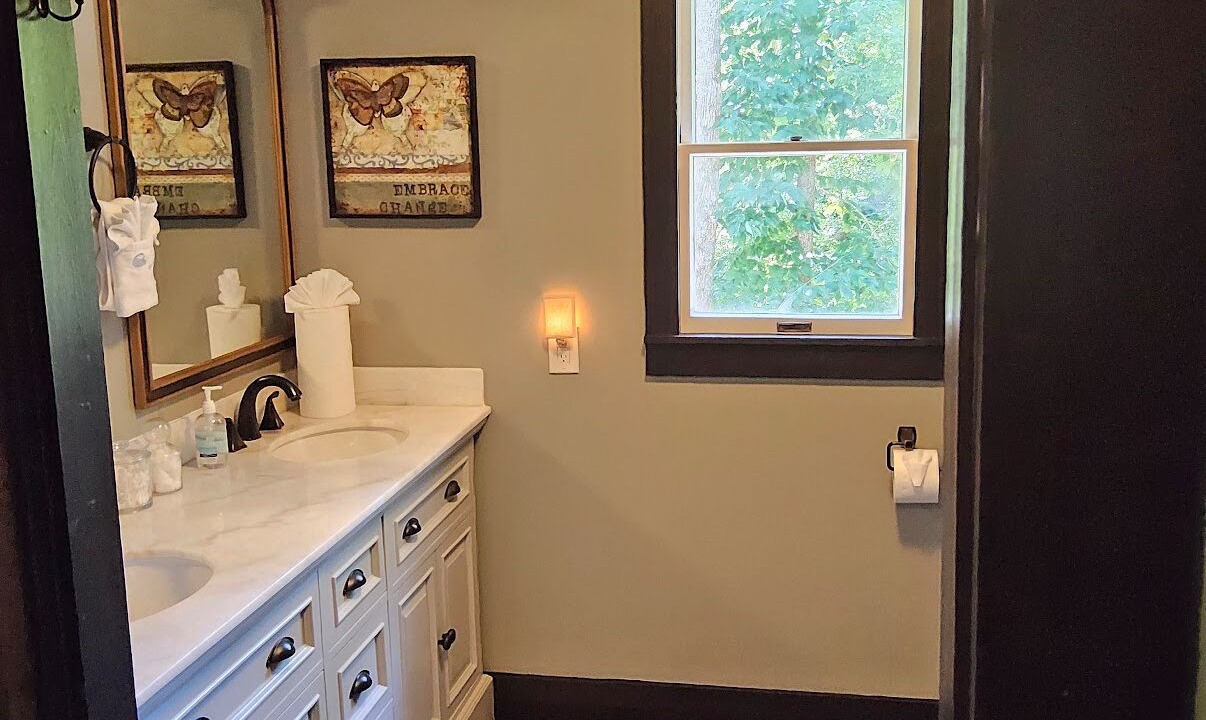 Photo of Bathroom in Saluda