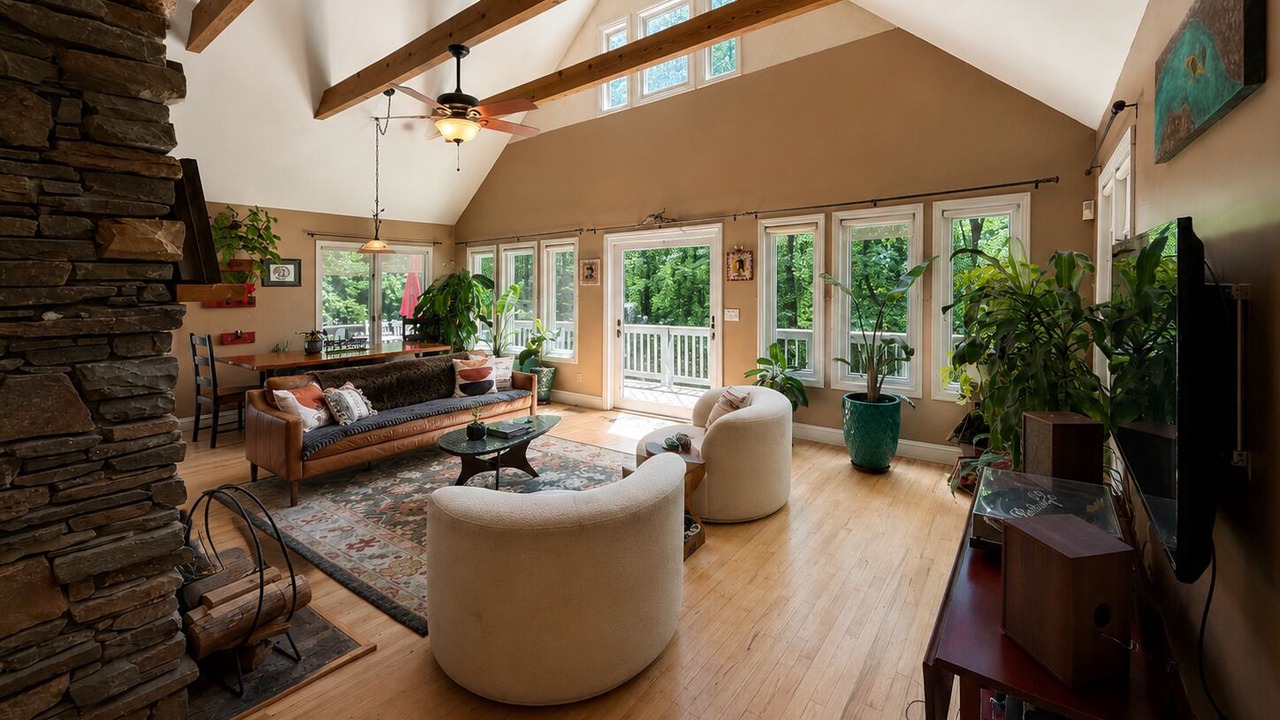 Photo of Livingroom in Saluda