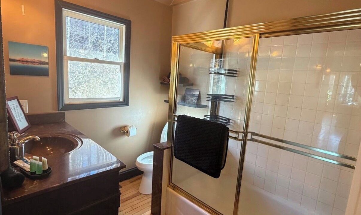 Photo of Bathroom in Saluda