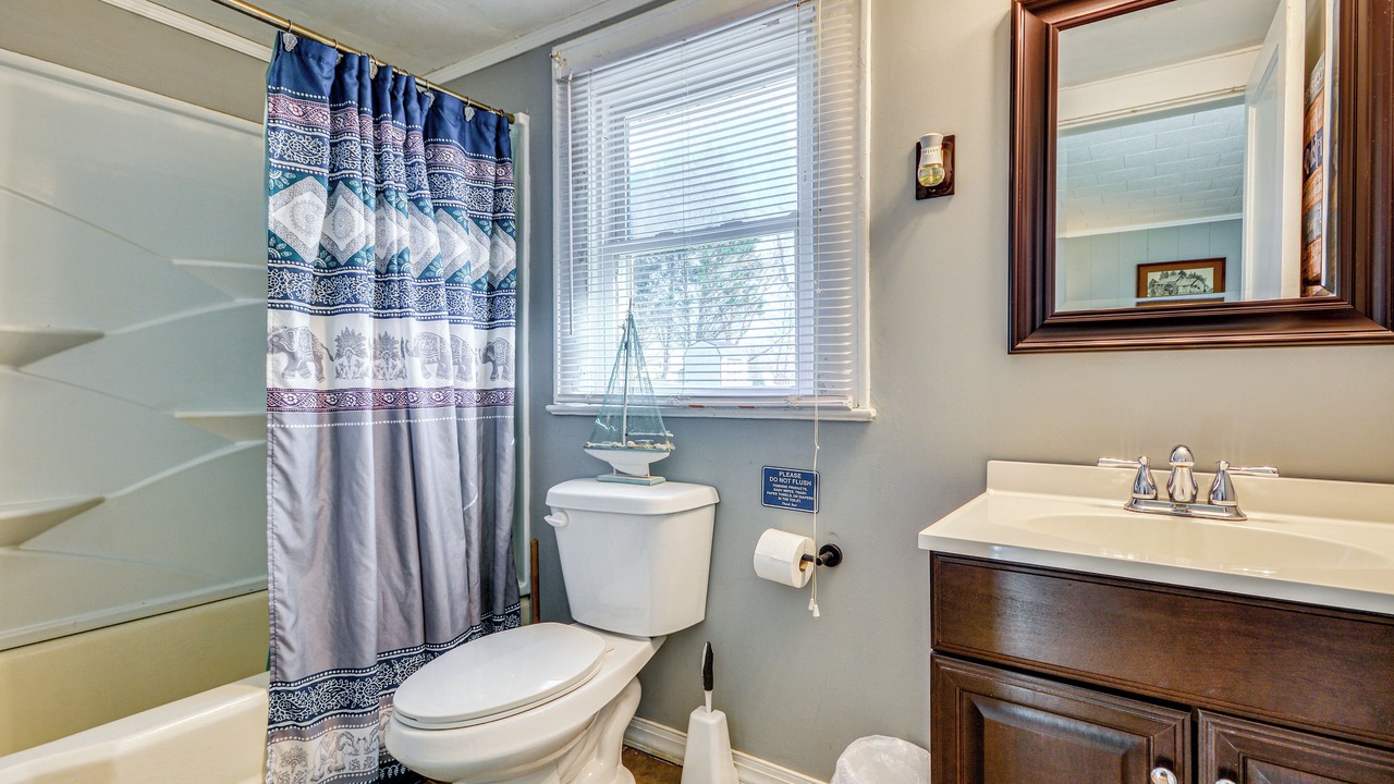 Photo of Bathroom in Toast