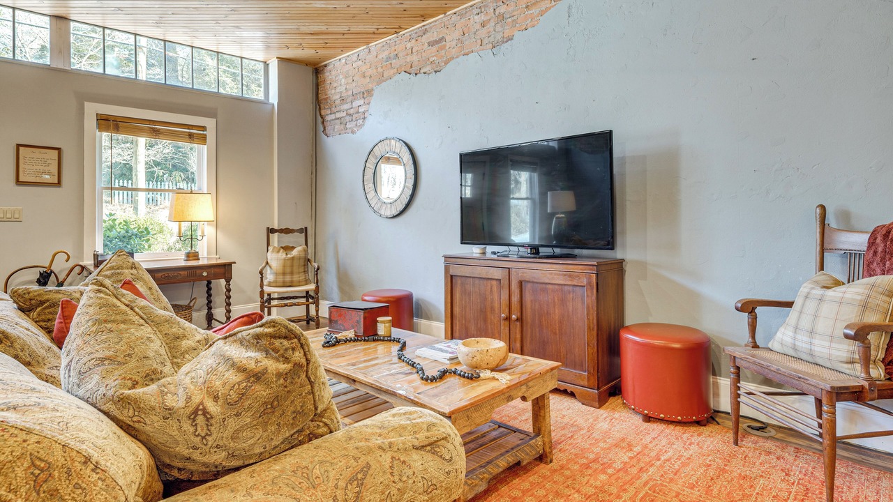 Photo of Livingroom in Saluda