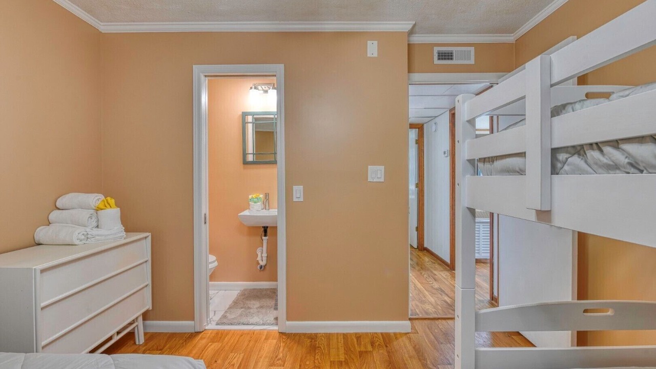 Photo of Bedroom in Gulf Stream Estates