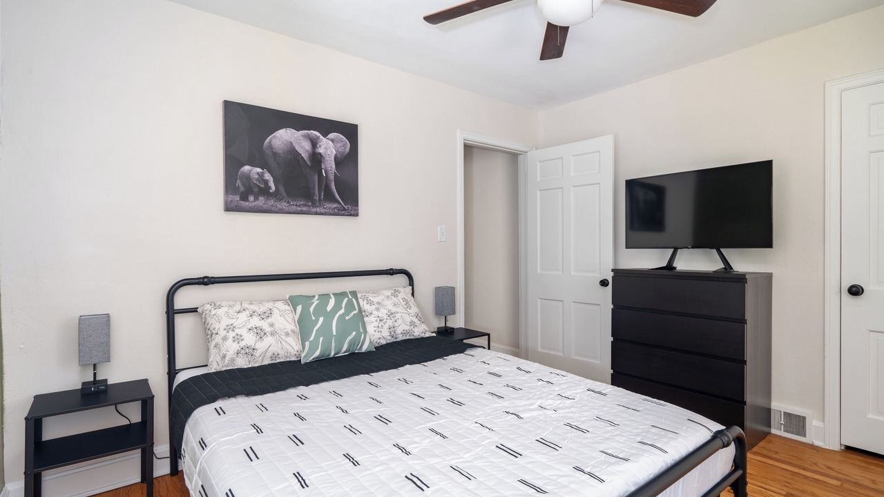 Photo of Bedroom in Kenwood Hill