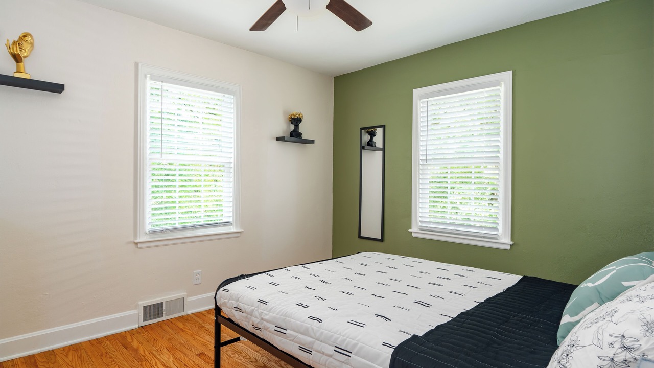 Photo of Bedroom in Kenwood Hill