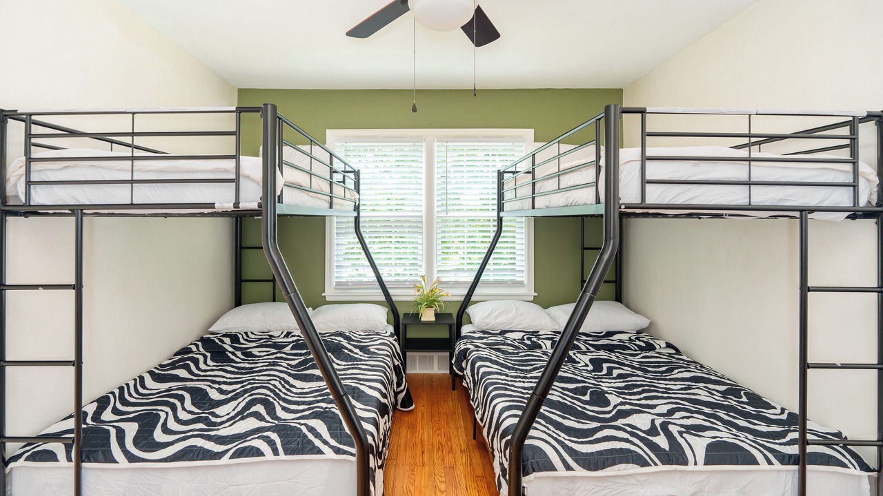 Photo of Bedroom in Kenwood Hill