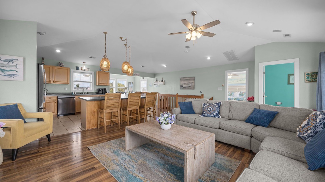 Photo of Livingroom in Wind Over Waves