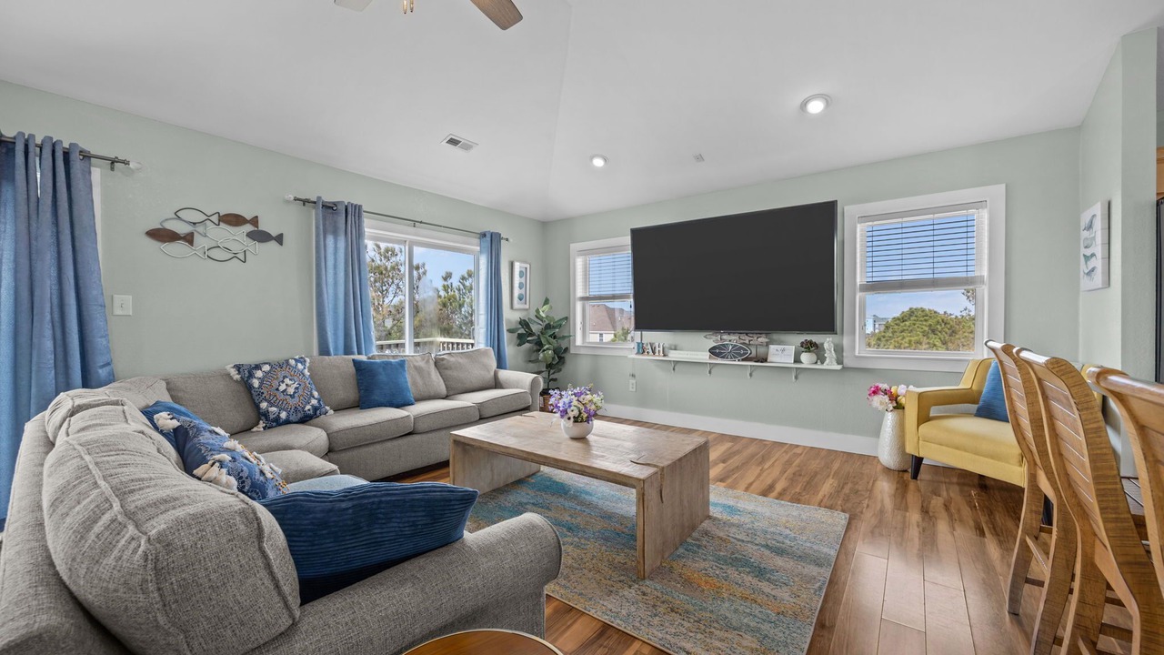 Photo of Livingroom in Wind Over Waves