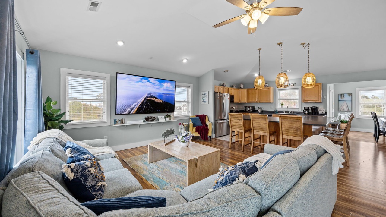 Photo of Livingroom in Wind Over Waves