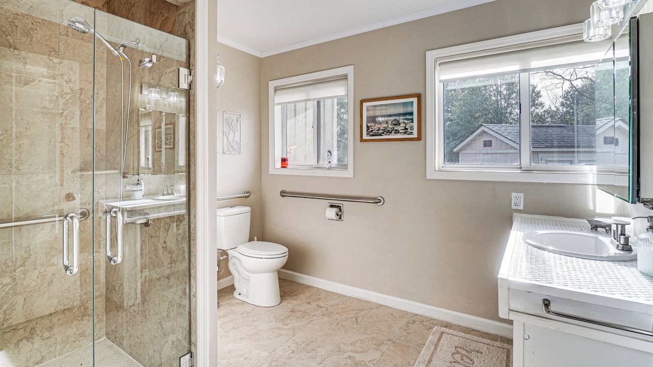 Photo of Bathroom in Ashley Oaks