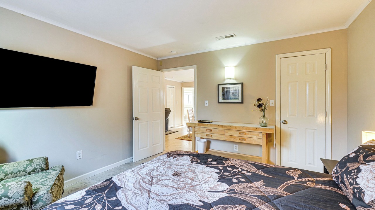 Photo of Bedroom in Ashley Oaks