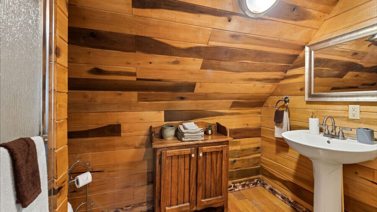 Photo of Bathroom in Maggie Valley