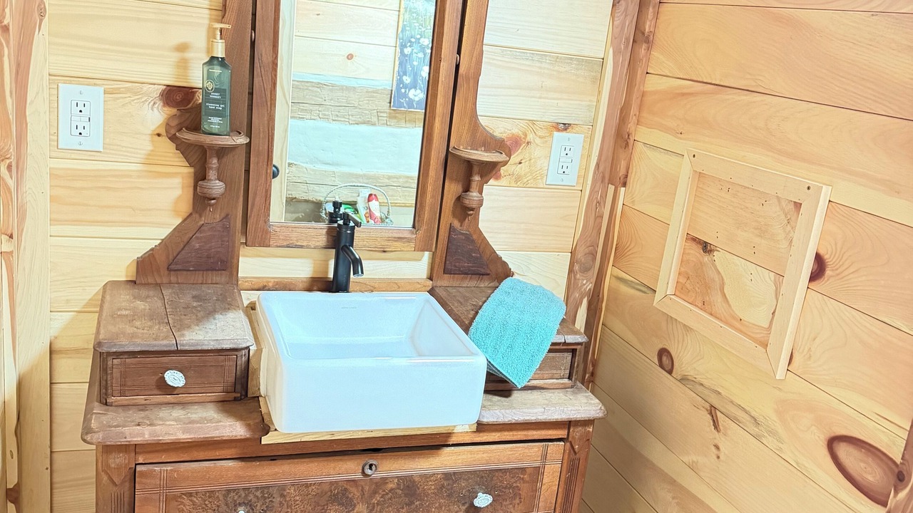 Photo of Bathroom in Lindside